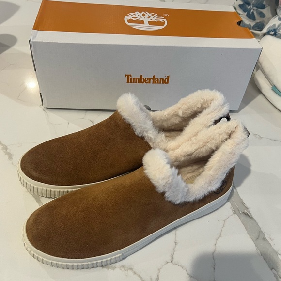 NIB Timberland Skyla Bay Tan Suede Fur-Lined Slip-Ons - Picture 3 of 7